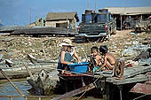 Tonle Sap - Chong Khneas floating village - every day life